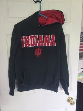 Mens black and red IU Indiana Hoosiers hoodie - has spot - size M